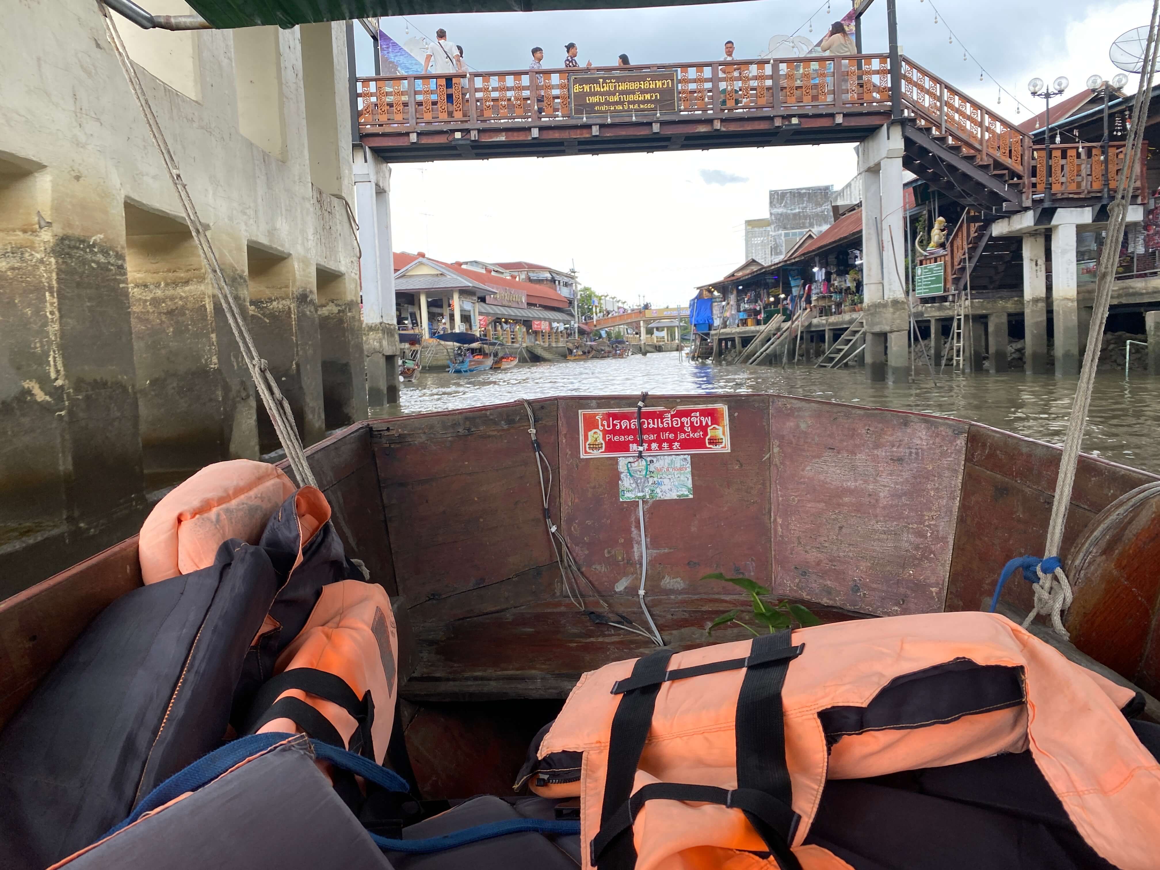 سوق آمبوا العائم Amphawa Floating Market