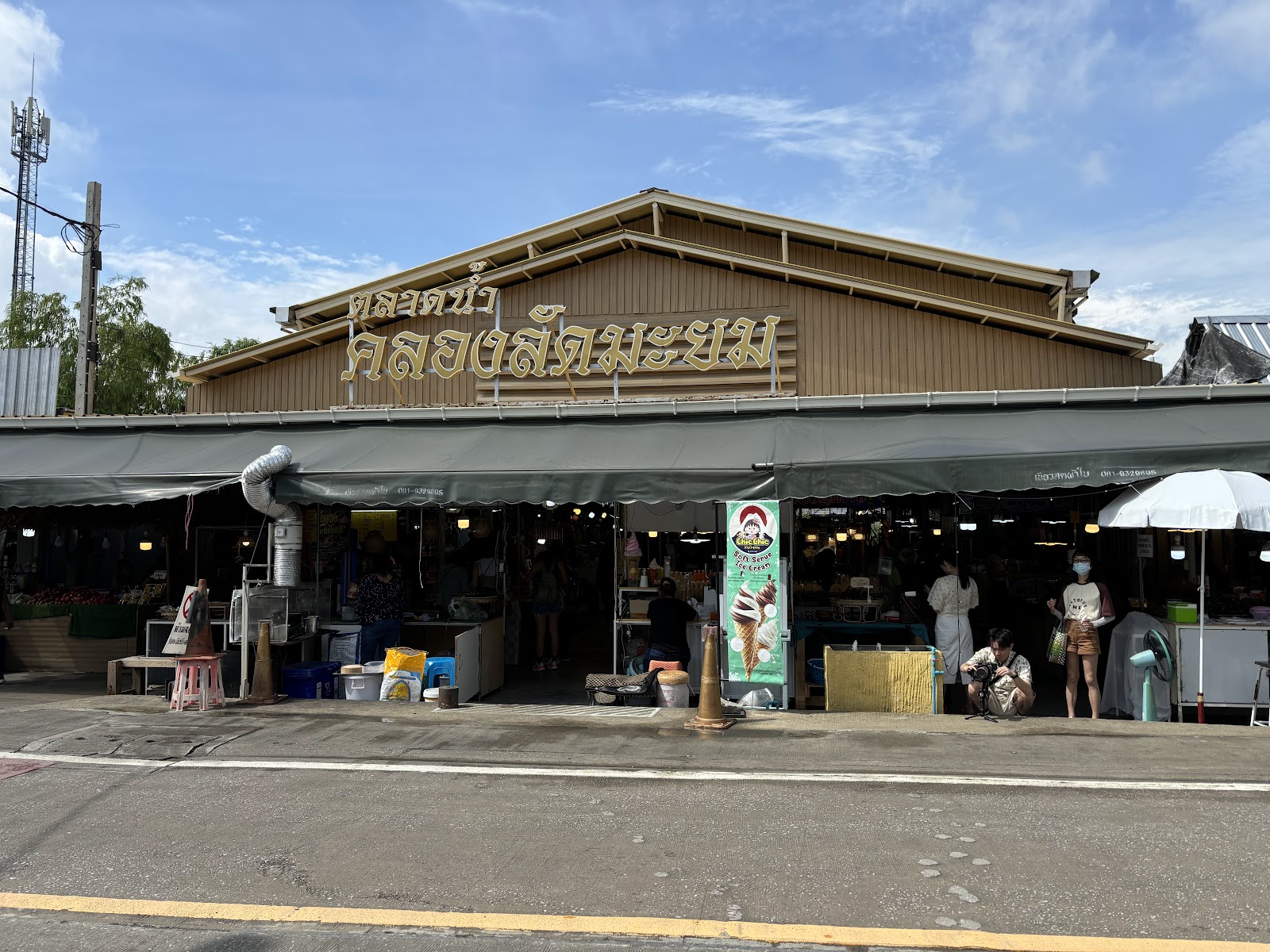 سوق كوه لات ميم Khlong Lat Mayom Floating Market