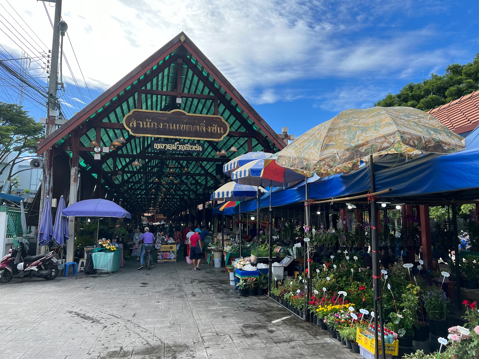 سوق تالينغ تشان العائم Taling Chan Floating Market