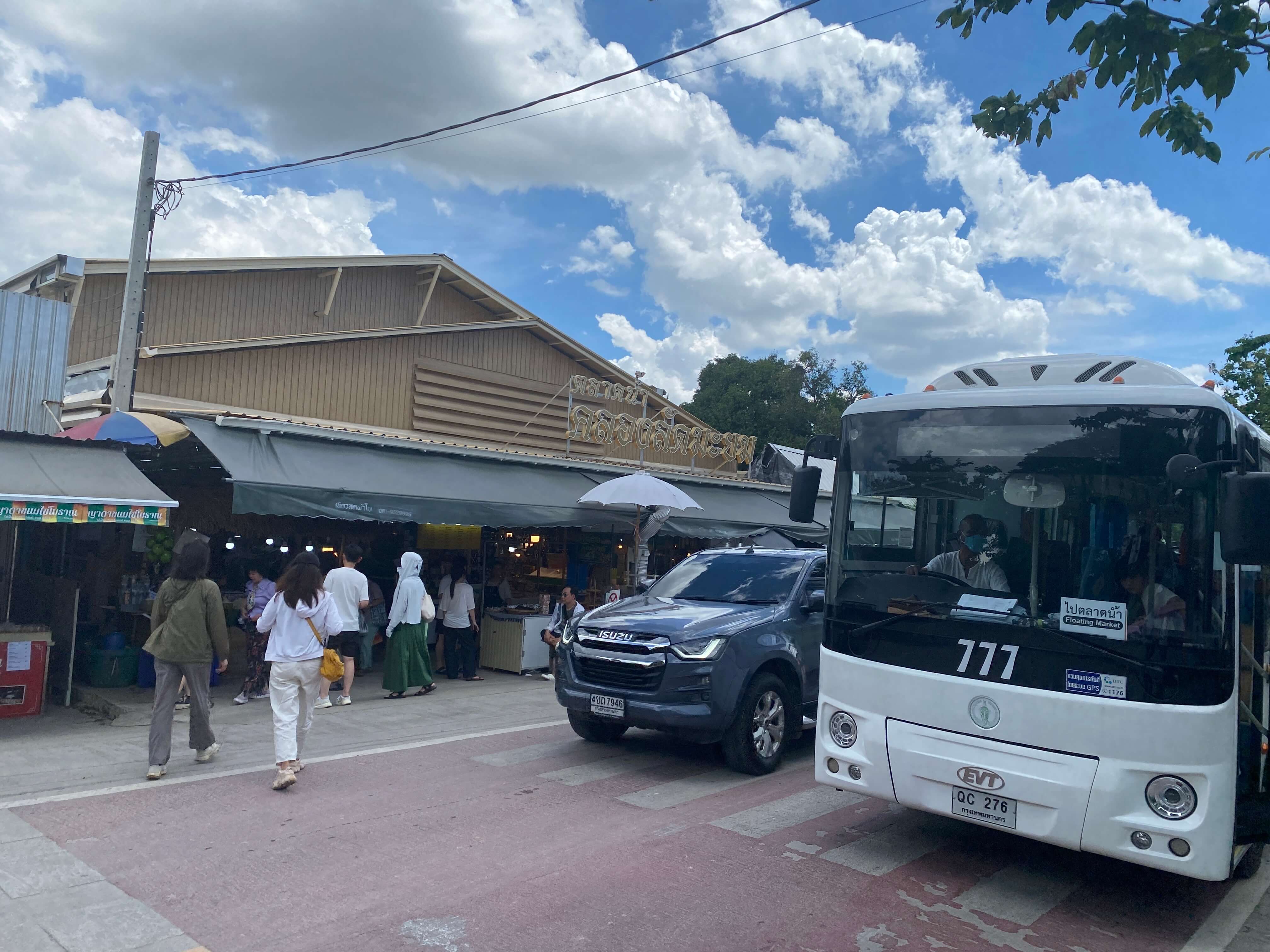 سوق المياه خلونغ لات مايو Khlong Lat Mayom Floating Market