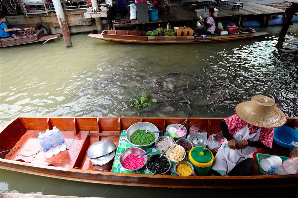 سوق المياه تالينغ تشان Taling Chan Floating Market