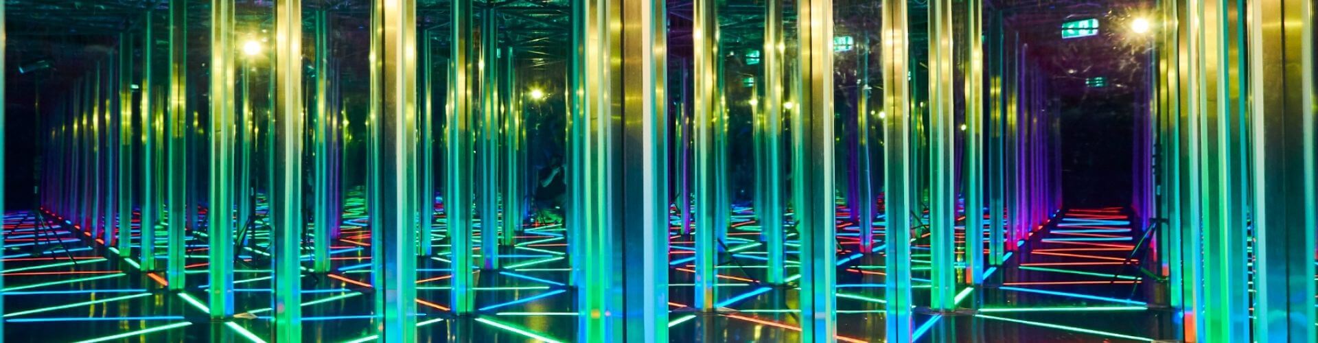 جول شانغي Jewel Changi Airport - متاهة المرايا MIRROR MAZE