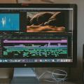 【自媒體推薦軟體】DaVinci Resolve 專業免費影片剪輯、Adobe Premiere Pro 專業付費影片剪輯、Canva 免費圖片素材設計、OBS 影片錄製直播、Camtasia 教學影片錄製剪輯、Whisper Transcription 聲音 AI 辨識產生字幕、Vizzy 聲音視覺化影片