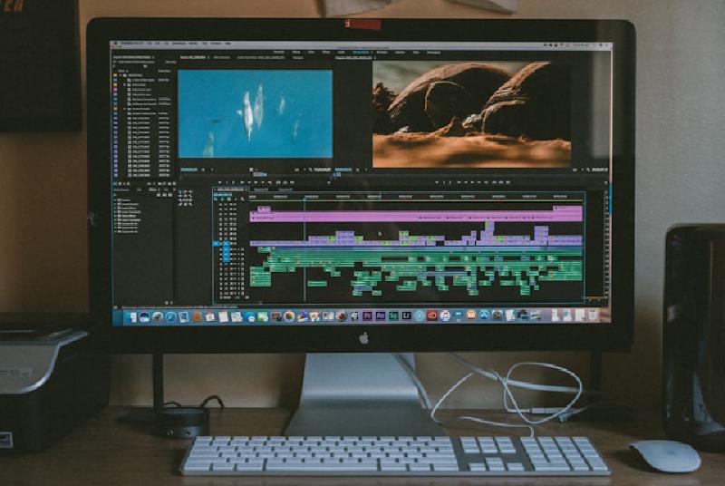 Featured image of post 【自媒體推薦軟體】DaVinci Resolve 專業免費影片剪輯、Adobe Premiere Pro 專業付費影片剪輯、Canva 免費圖片素材設計、OBS 影片錄製直播、Camtasia 教學影片錄製剪輯、Whisper Transcription 聲音 AI 辨識產生字幕、Vizzy 聲音視覺化影片