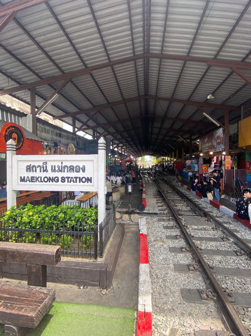Featured image of post On weekends in Bangkok, take a bus from Ekkamai Bus Station for ฿100 to Maeklong Railway Market and Amphawa Floating Market. Experience the unique sight of a train passing through the market, enjoy local Thai snacks, and take a boat ride to see fireflies along the riverbank.