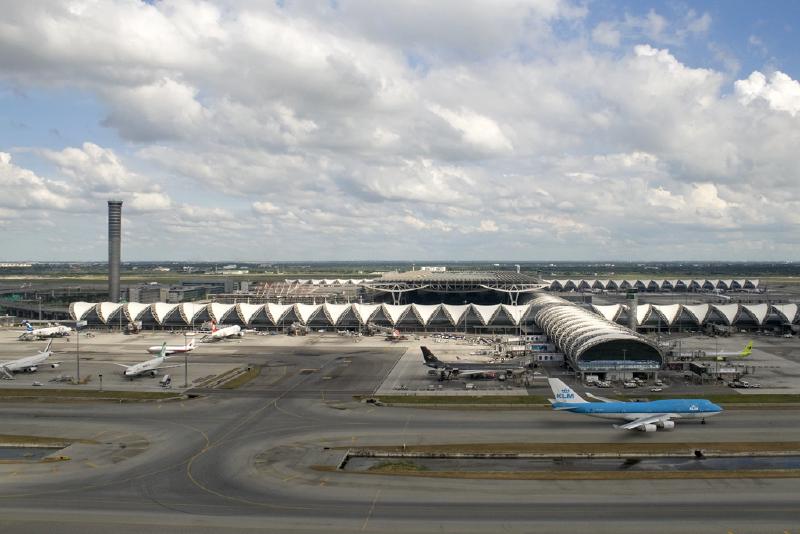 Featured image of post Aeropuerto Suvarnabhumi de Bangkok (Suvarnabhumi Airport：BKK): Introducción a los pisos y mapa, cómo llegar a SuperRich Etiqueta Naranja para cambiar dinero, bancos recomendados para cambio de divisas en Tailandia, puedes ir a la calle de comida Magic Food Point para disfrutar de comida tailandesa económica si tienes hambre