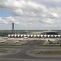 Aéroport Suvarnabhumi de Bangkok (Suvarnabhumi Airport : BKK) : Présentation des étages et carte, comment se rendre au bureau de change SuperRich Étiquette orange, banques recommandées pour l'échange de devises en Thaïlande, et où manger des plats thaïlandais abordables au food court Magic Food Point