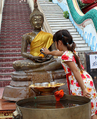 Activités coutumières du festival Songkran