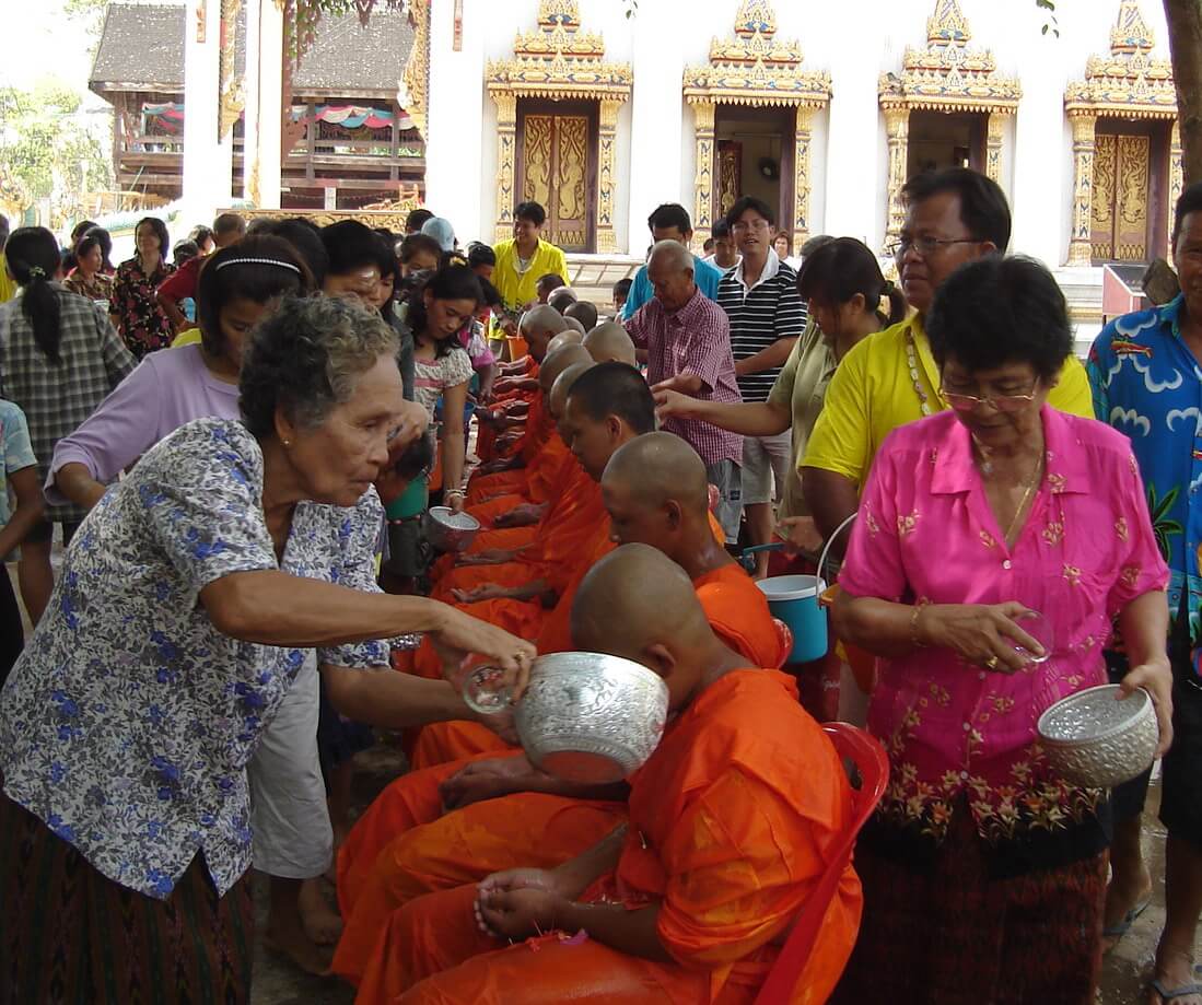 Activités coutumières du festival Songkran