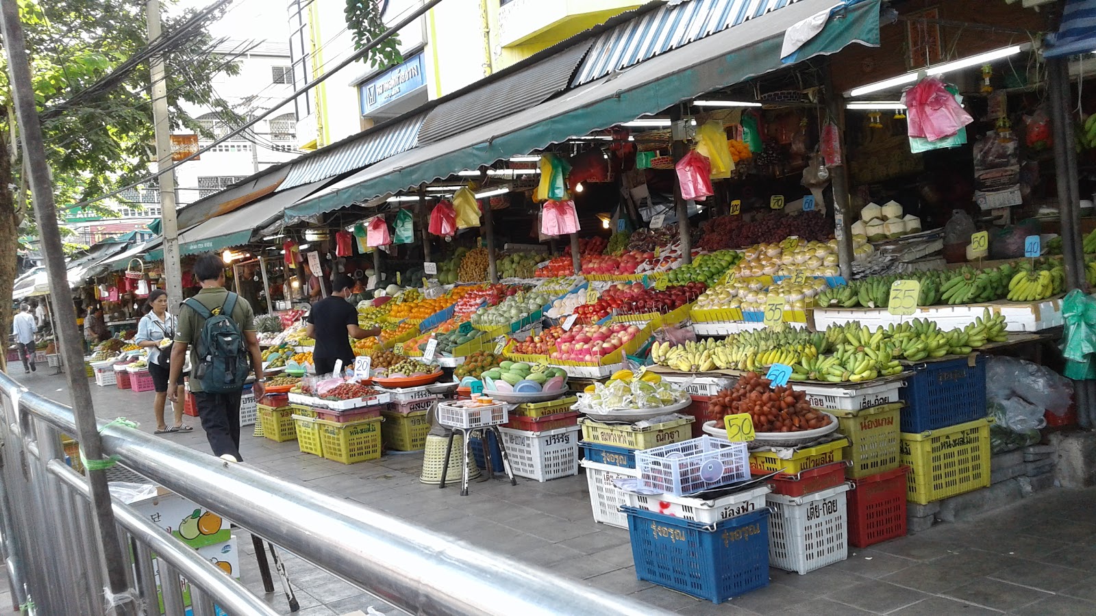 Huai Khwang Market