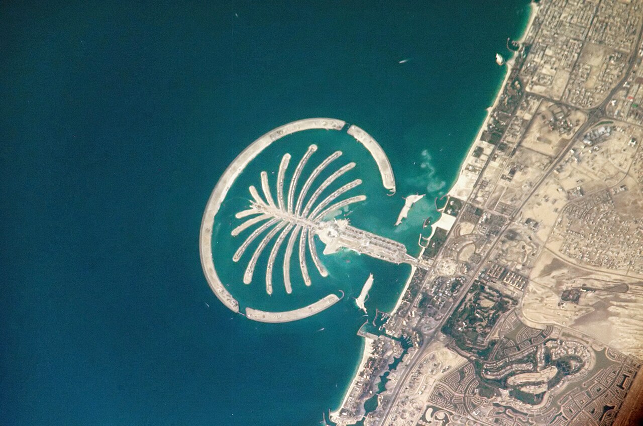 杜拜棕櫚島(Palm Jumeirah)由 Commander Leroy Chiao - NASA website, 公有領域, https://commons.wikimedia.org/w/index.php?curid=397518