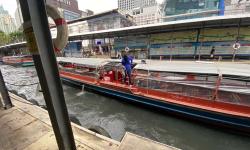 Featured image of post Kapal Khlong Bangkok, Thailand: Tidak Perlu Terjebak Macet di Kota, Naik Kapal Cepat dengan Biaya ฿10-฿20, Sampai dalam 15 Menit ke Pasar Malam Khao San, Grand Palace, Wat Pho, Wat Phra Kaew, Monumen Demokrasi, dan Kawasan Kota Lama