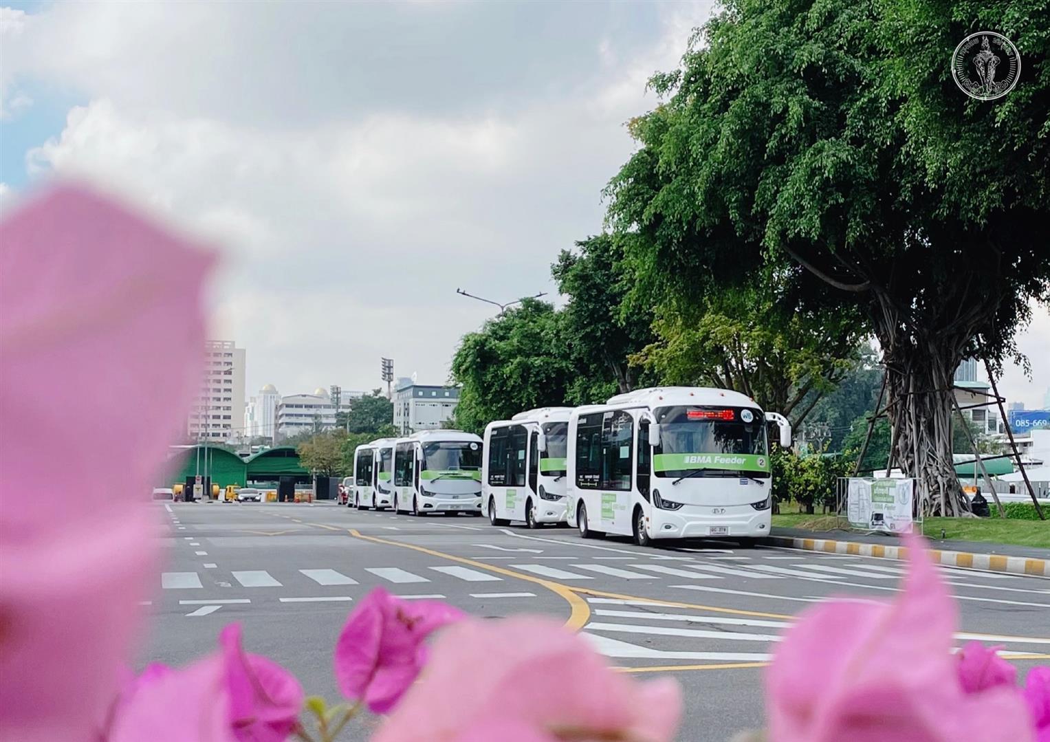 Xe buýt đưa đón miễn phí Free Shuttle Bus